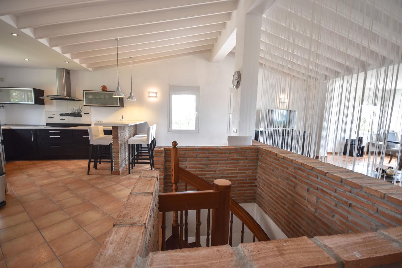 In The Second Line, Modern Beachfront Holiday Home In Costabella, ماربيا المظهر الخارجي الصورة
