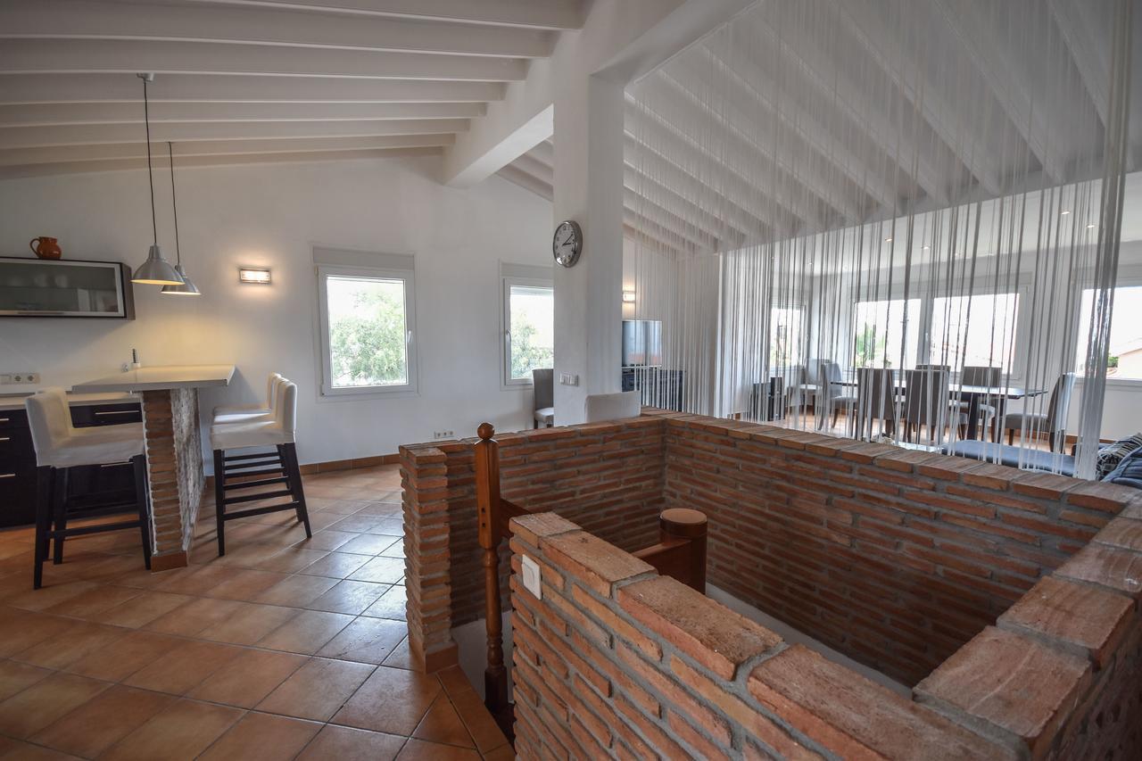In The Second Line, Modern Beachfront Holiday Home In Costabella, ماربيا المظهر الخارجي الصورة