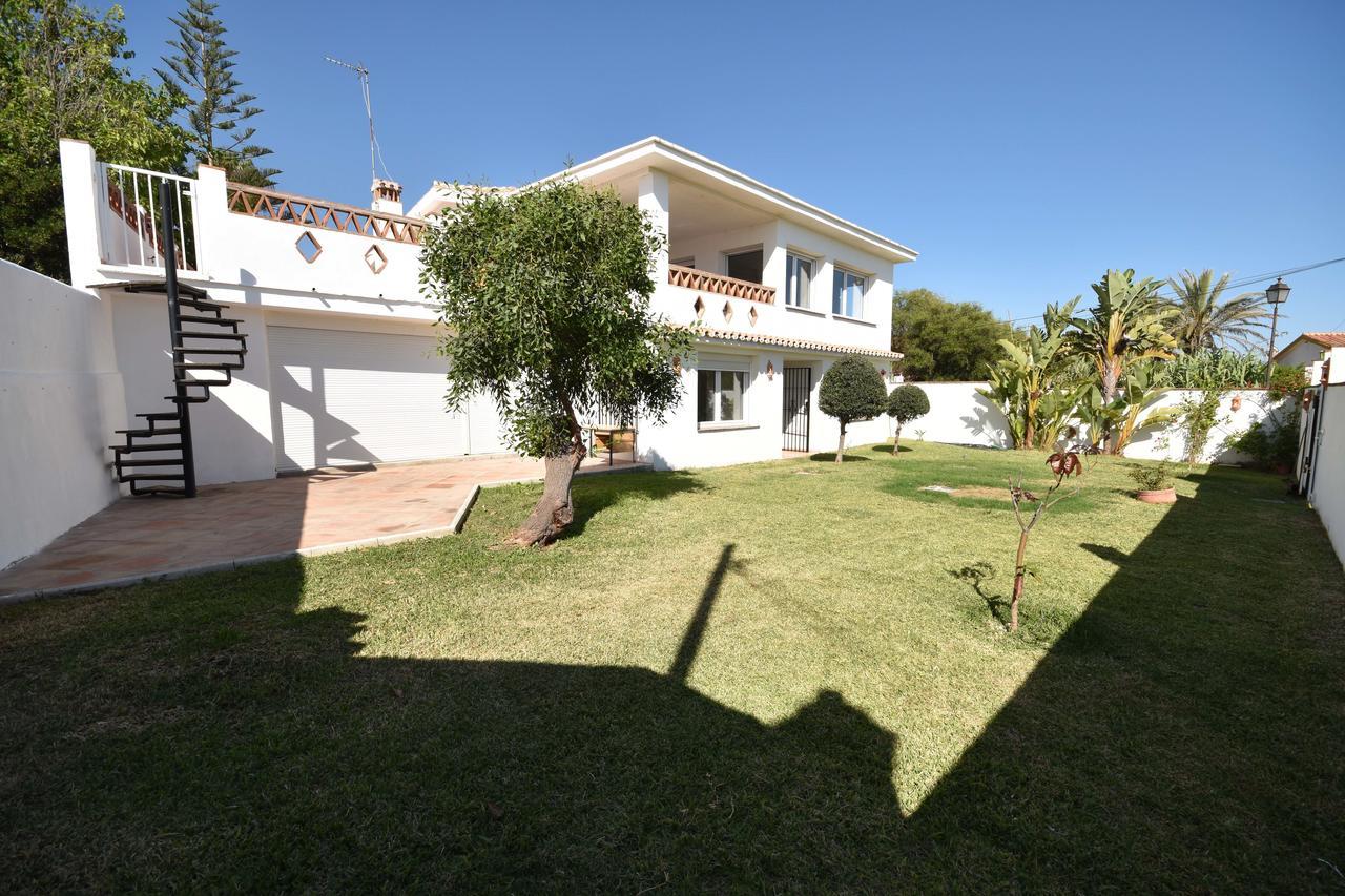 In The Second Line, Modern Beachfront Holiday Home In Costabella, ماربيا المظهر الخارجي الصورة