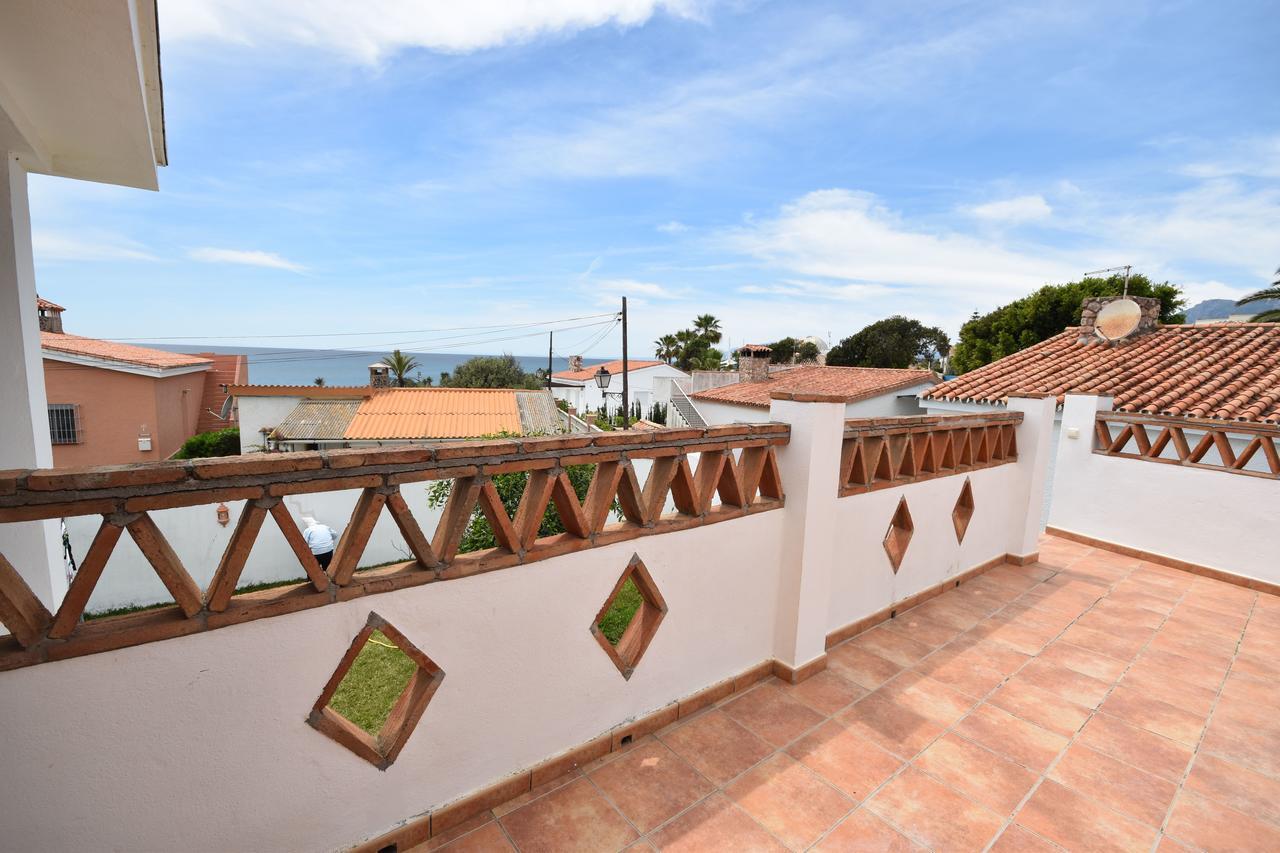 In The Second Line, Modern Beachfront Holiday Home In Costabella, ماربيا المظهر الخارجي الصورة