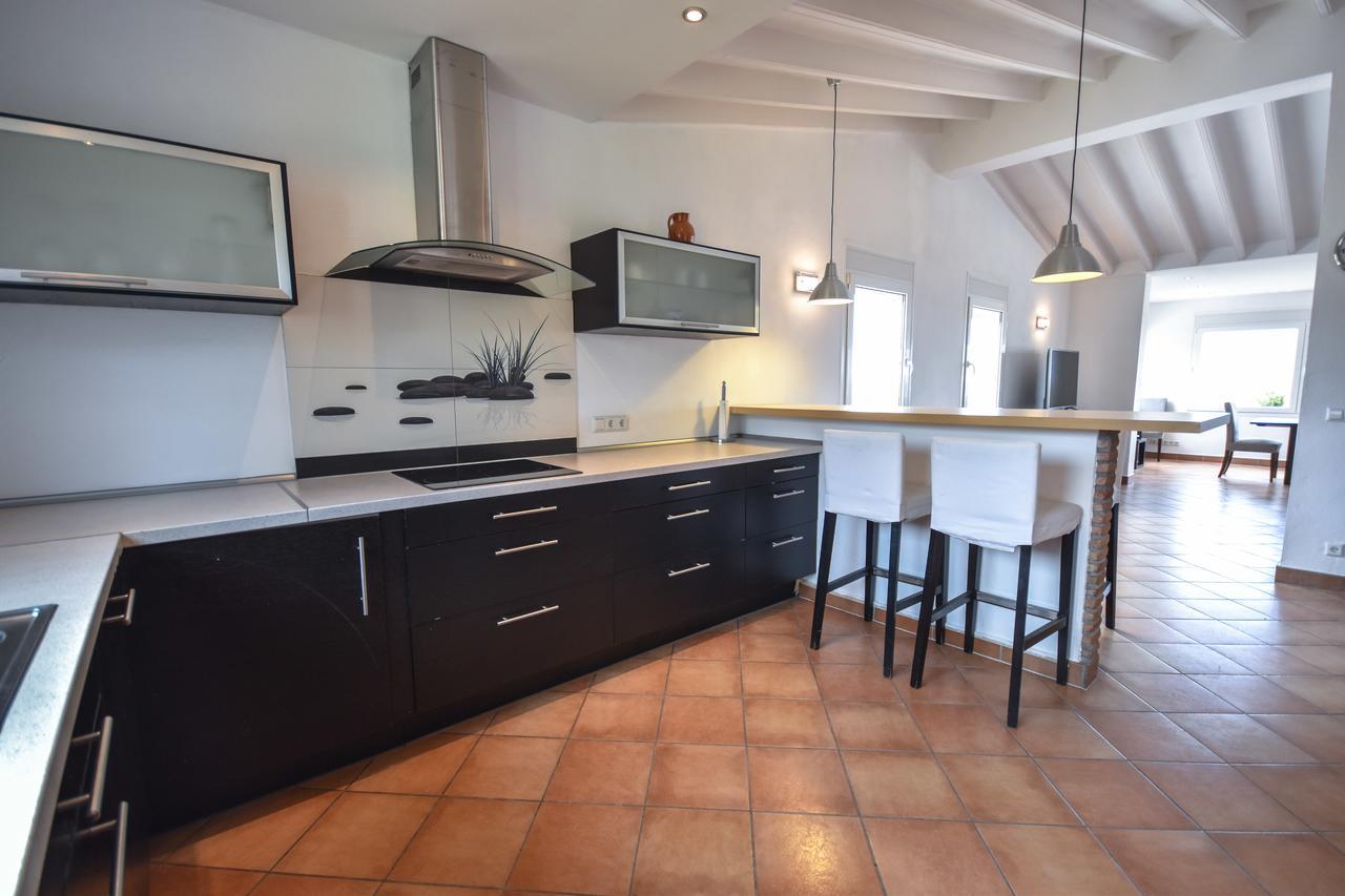 In The Second Line, Modern Beachfront Holiday Home In Costabella, ماربيا المظهر الخارجي الصورة