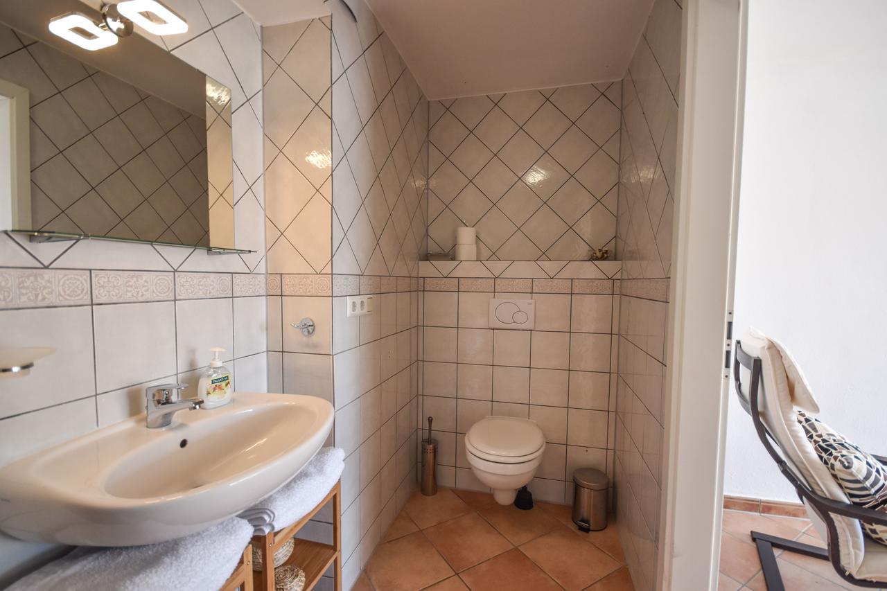 In The Second Line, Modern Beachfront Holiday Home In Costabella, ماربيا المظهر الخارجي الصورة