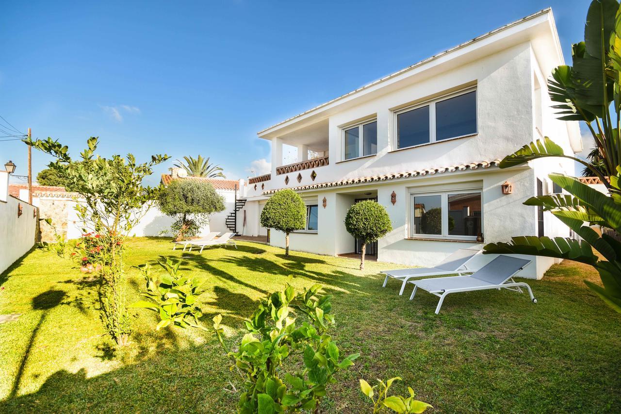 In The Second Line, Modern Beachfront Holiday Home In Costabella, ماربيا المظهر الخارجي الصورة
