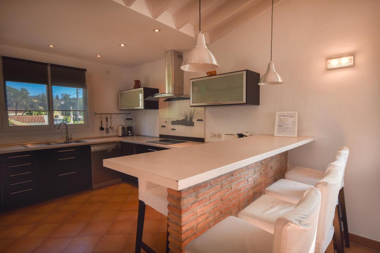 In The Second Line, Modern Beachfront Holiday Home In Costabella, ماربيا المظهر الخارجي الصورة