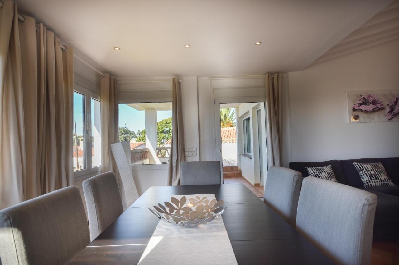 In The Second Line, Modern Beachfront Holiday Home In Costabella, ماربيا المظهر الخارجي الصورة