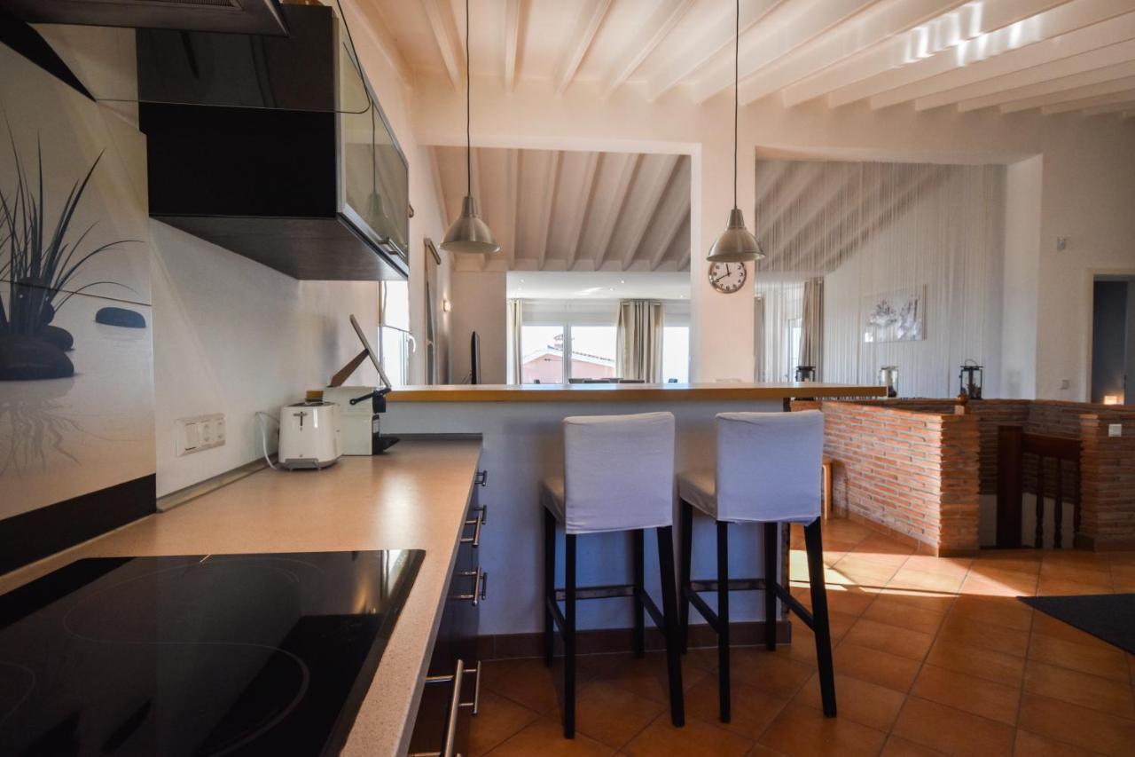 In The Second Line, Modern Beachfront Holiday Home In Costabella, ماربيا المظهر الخارجي الصورة