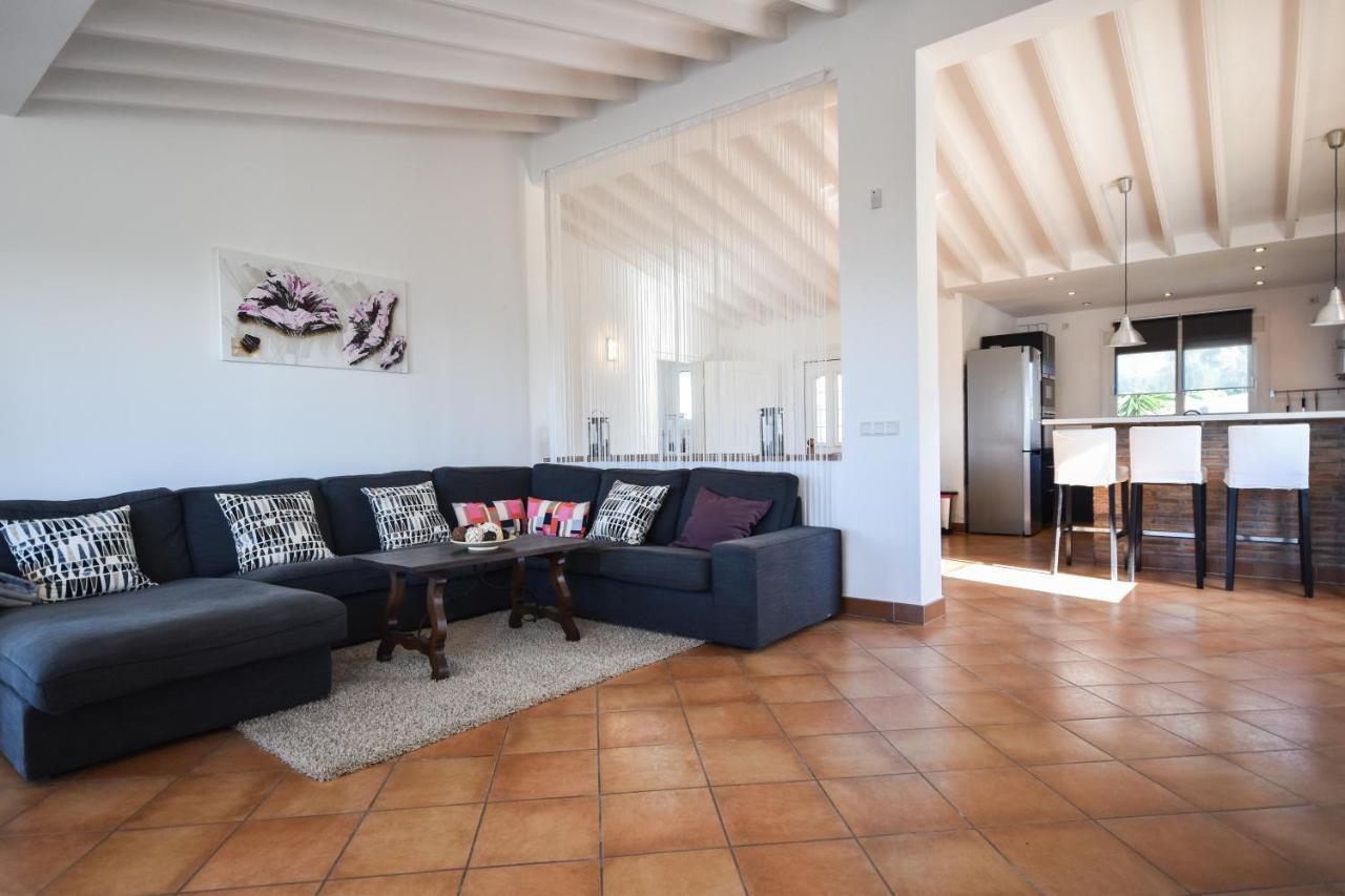 In The Second Line, Modern Beachfront Holiday Home In Costabella, ماربيا المظهر الخارجي الصورة