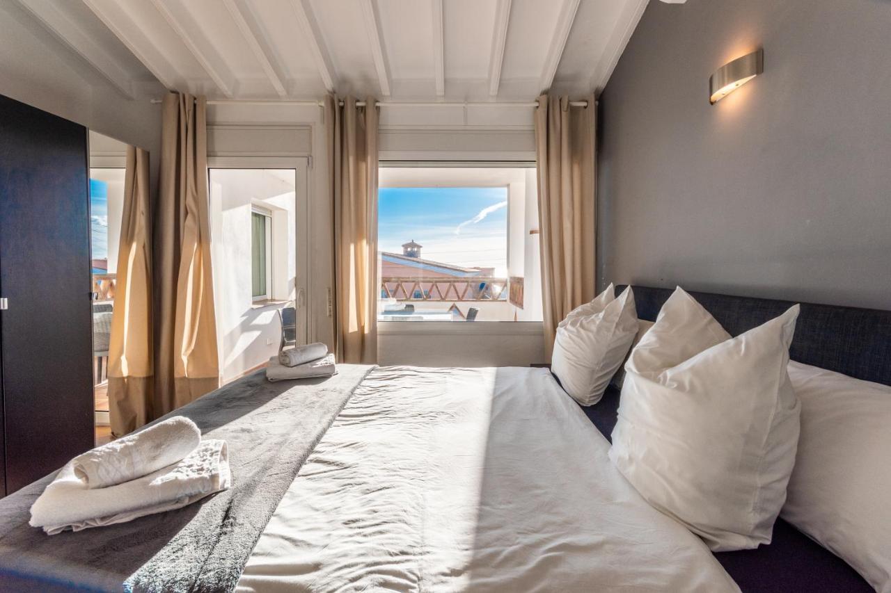 In The Second Line, Modern Beachfront Holiday Home In Costabella, ماربيا المظهر الخارجي الصورة